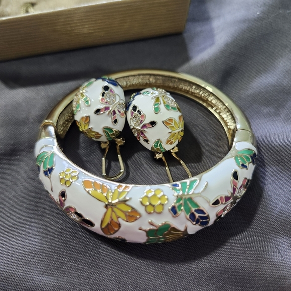 JTV Jewelry - NWT JTV White Enamel W/ Colorful Butterflies/ Crystal Accents Bracelet Earring S